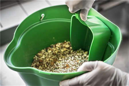 568866 Wiadro Vikan, 6 litrów, brązowy, z podziałką.